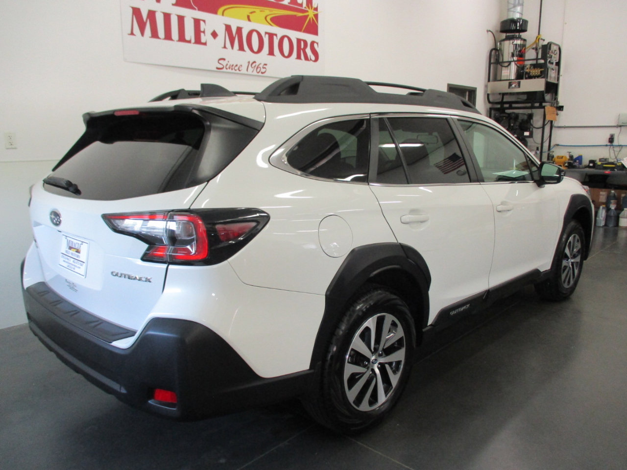 Used 2025 Subaru Outback Premium image 7