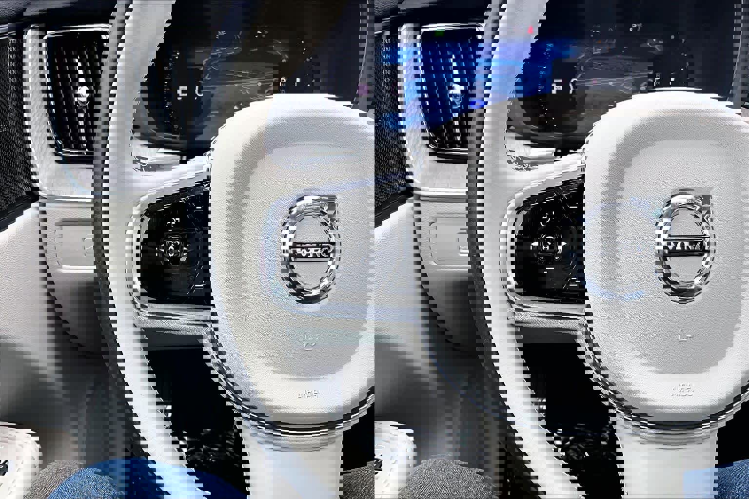 Certified 2024 Volvo XC60 B5 Plus w/ Protection Package Premier image 23