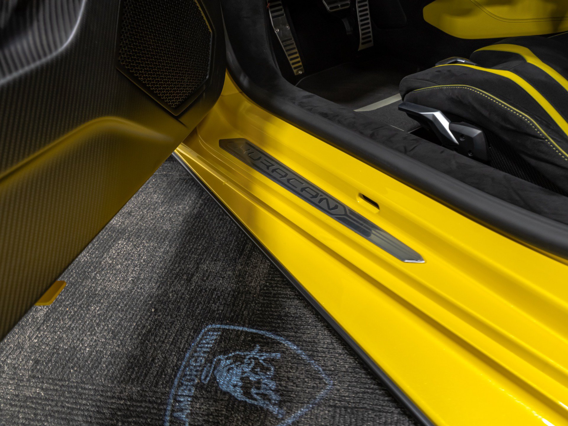 Used 2022 Lamborghini Huracan STO RWD image 47