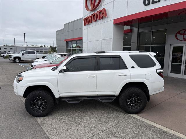 Certified 2018 Toyota 4Runner SR5 AWD/4WD image 5