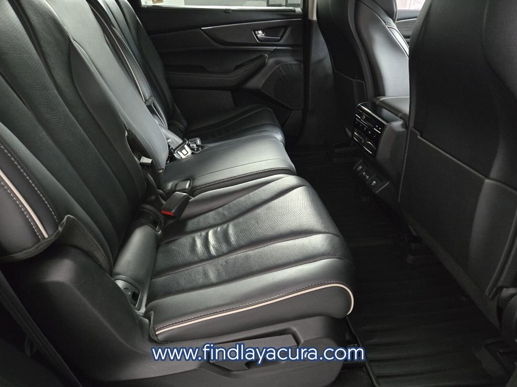 Used 2023 Acura MDX SH-AWD w/ Advance Package image 17
