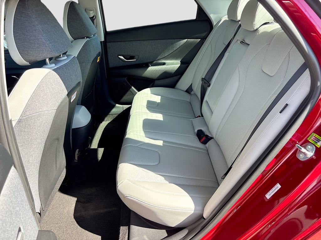 New 2025 Hyundai Elantra Limited image 26