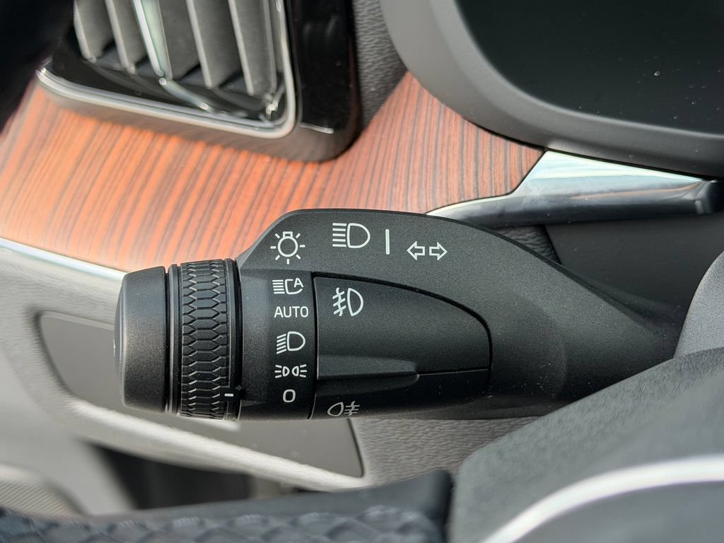 Certified 2023 Volvo XC60 B5 Plus w/ Climate Package AWD/4WD image 39