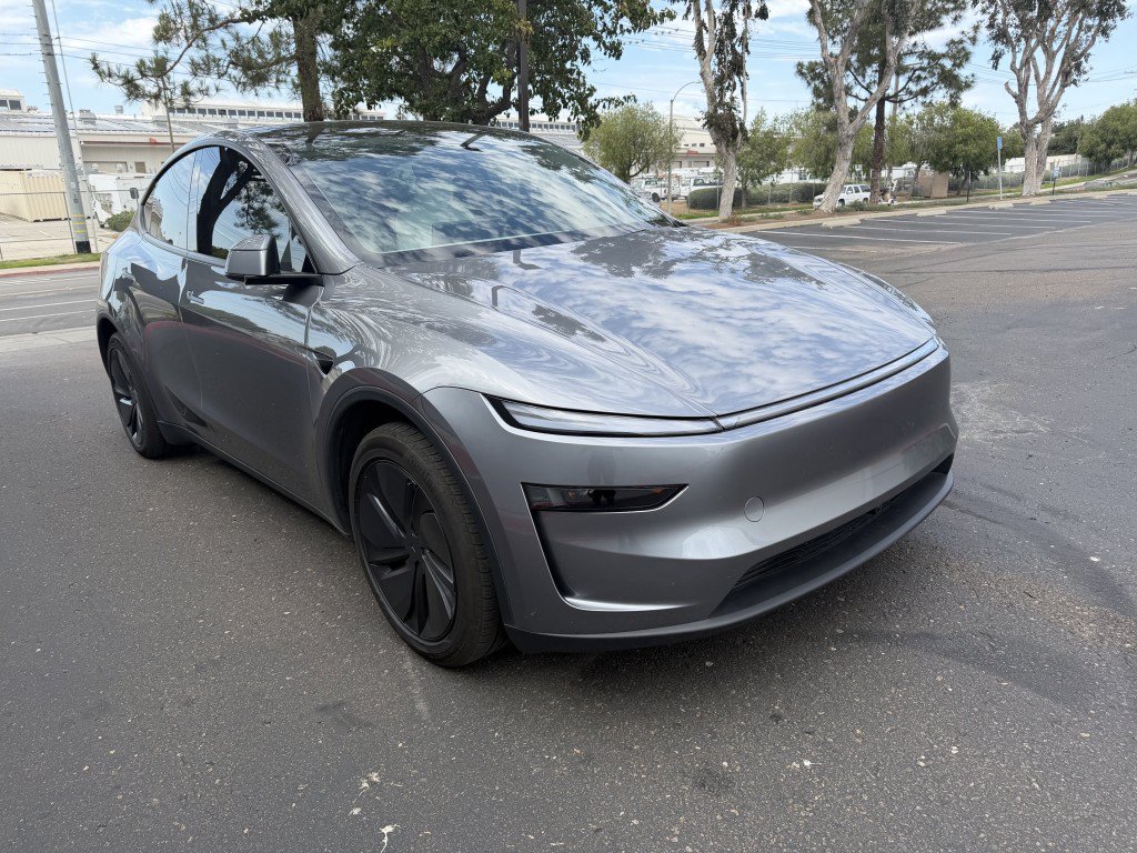 Used 2026 Tesla Model Y Long Range AWD/4WD image 2