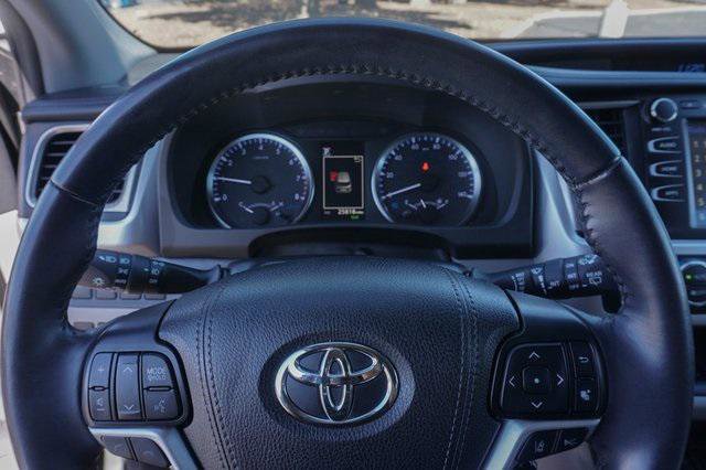 Certified 2019 Toyota Highlander Plus FWD image 17