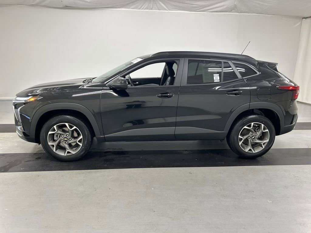 New 2026 Chevrolet Trax LT w/ Driver Confidence Package FWD image 5