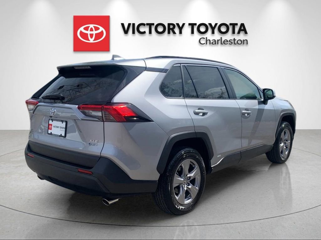 Used 2025 Toyota RAV4 XLE w/ Convenience Package image 7