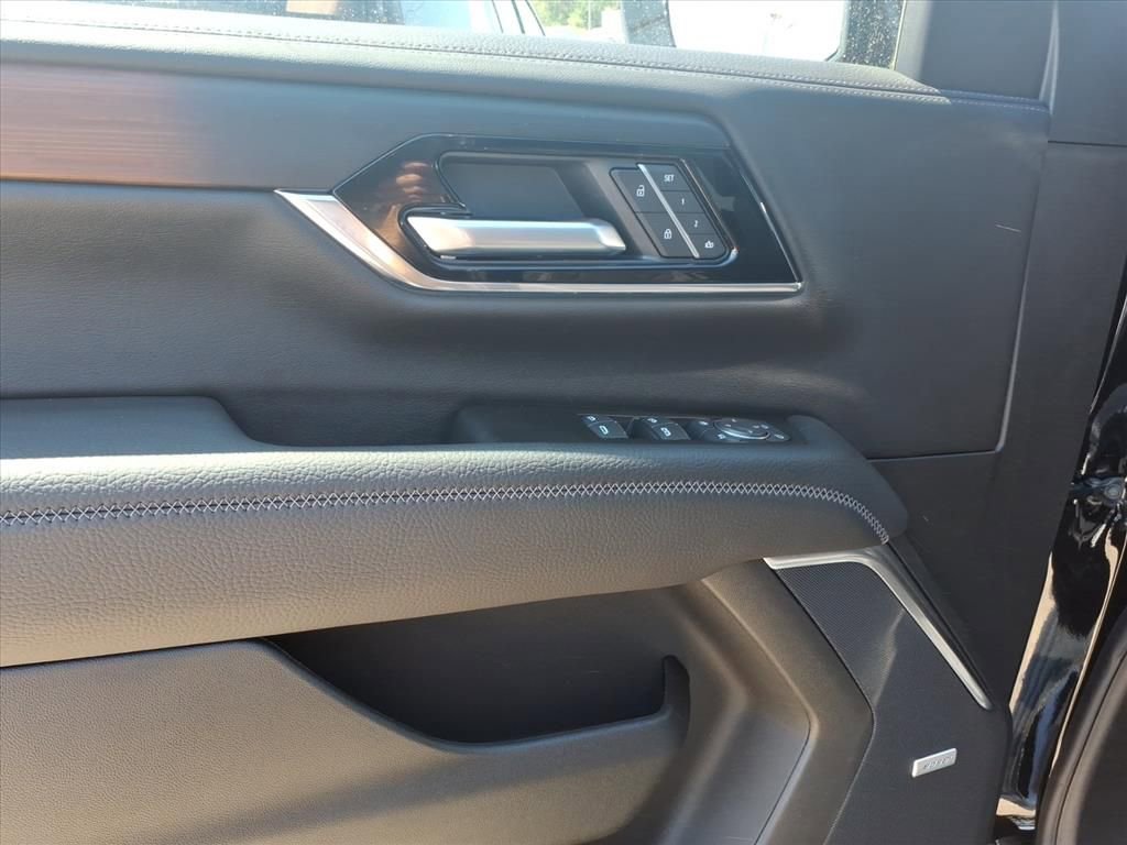 New 2026 GMC Yukon Denali w/ Denali Reserve Package image 13