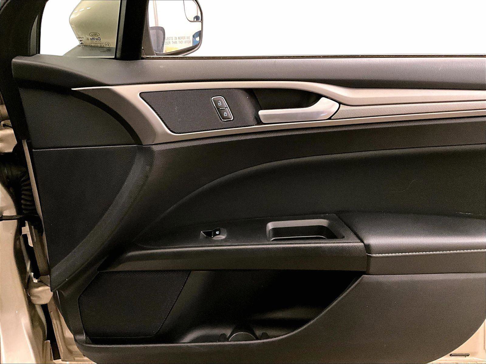 Used 2018 Ford Fusion SE w/ Fusion SE Technology Package image 23