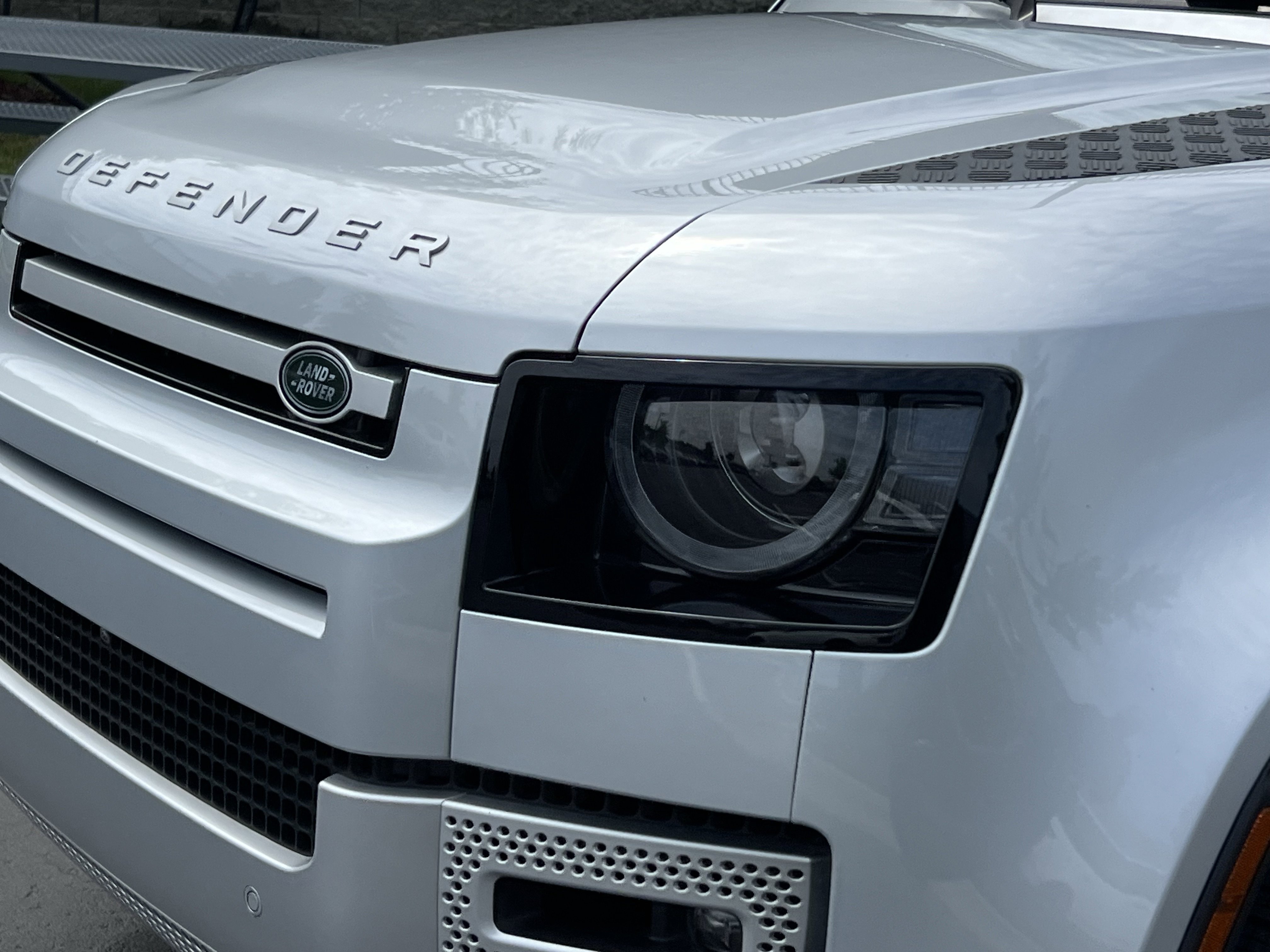 Used 2023 Land Rover Defender 130 SE AWD/4WD image 8