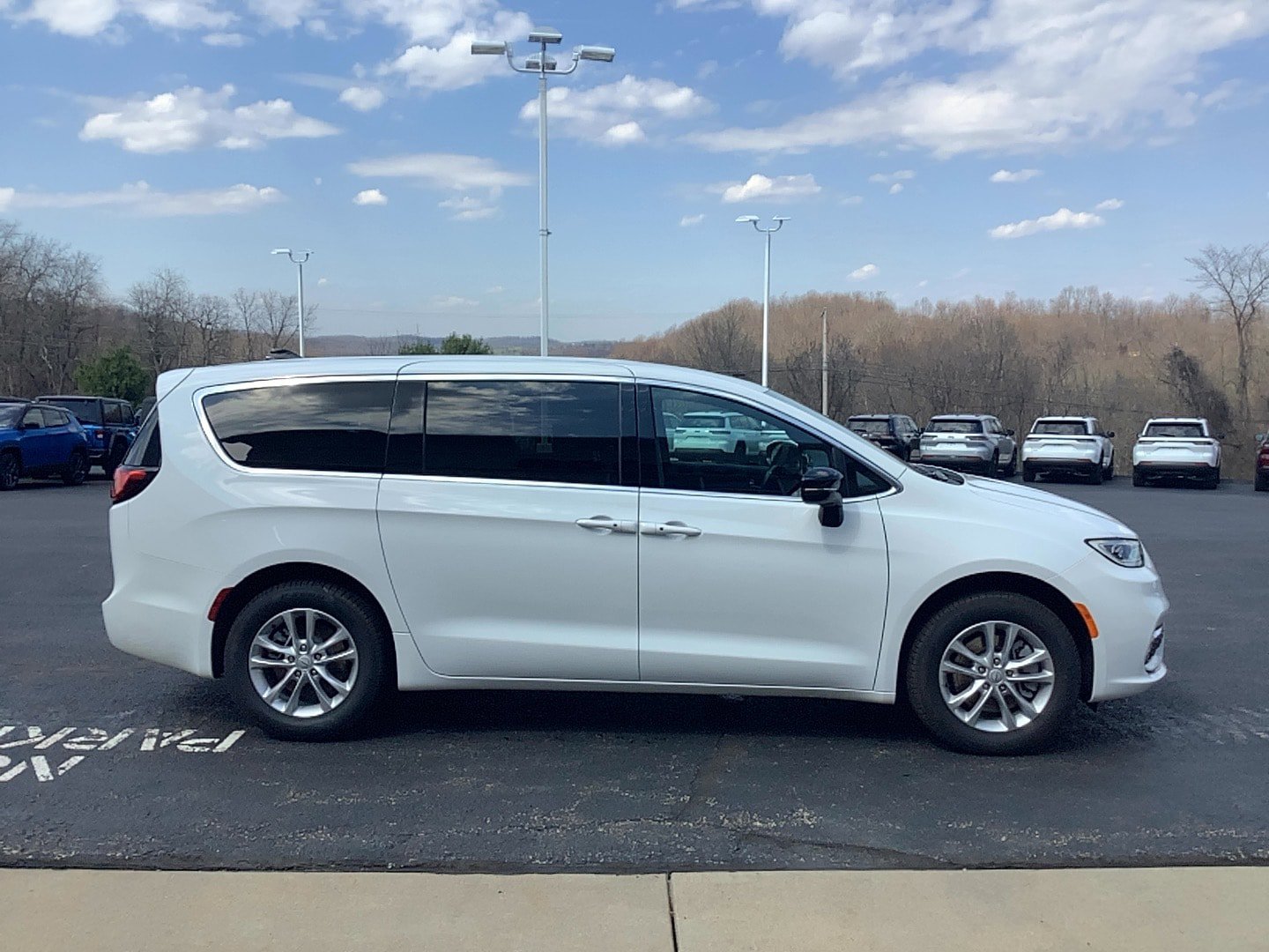 New 2026 Chrysler Pacifica Select image 4