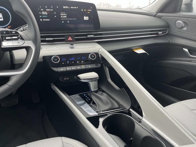 Used 2025 Hyundai Elantra Limited image 14