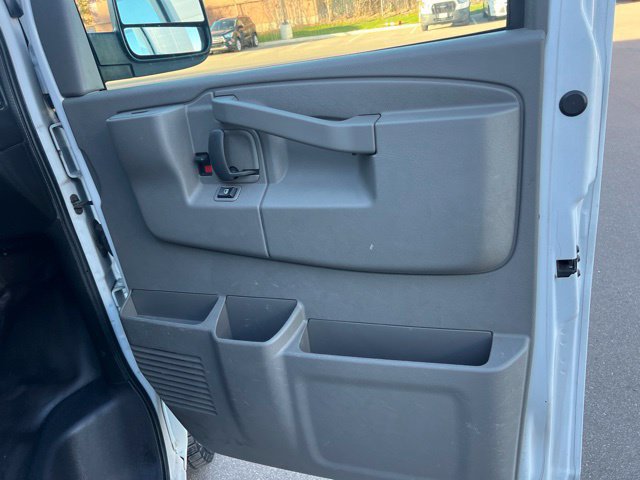 Used 2017 Chevrolet Express 2500 RWD image 10