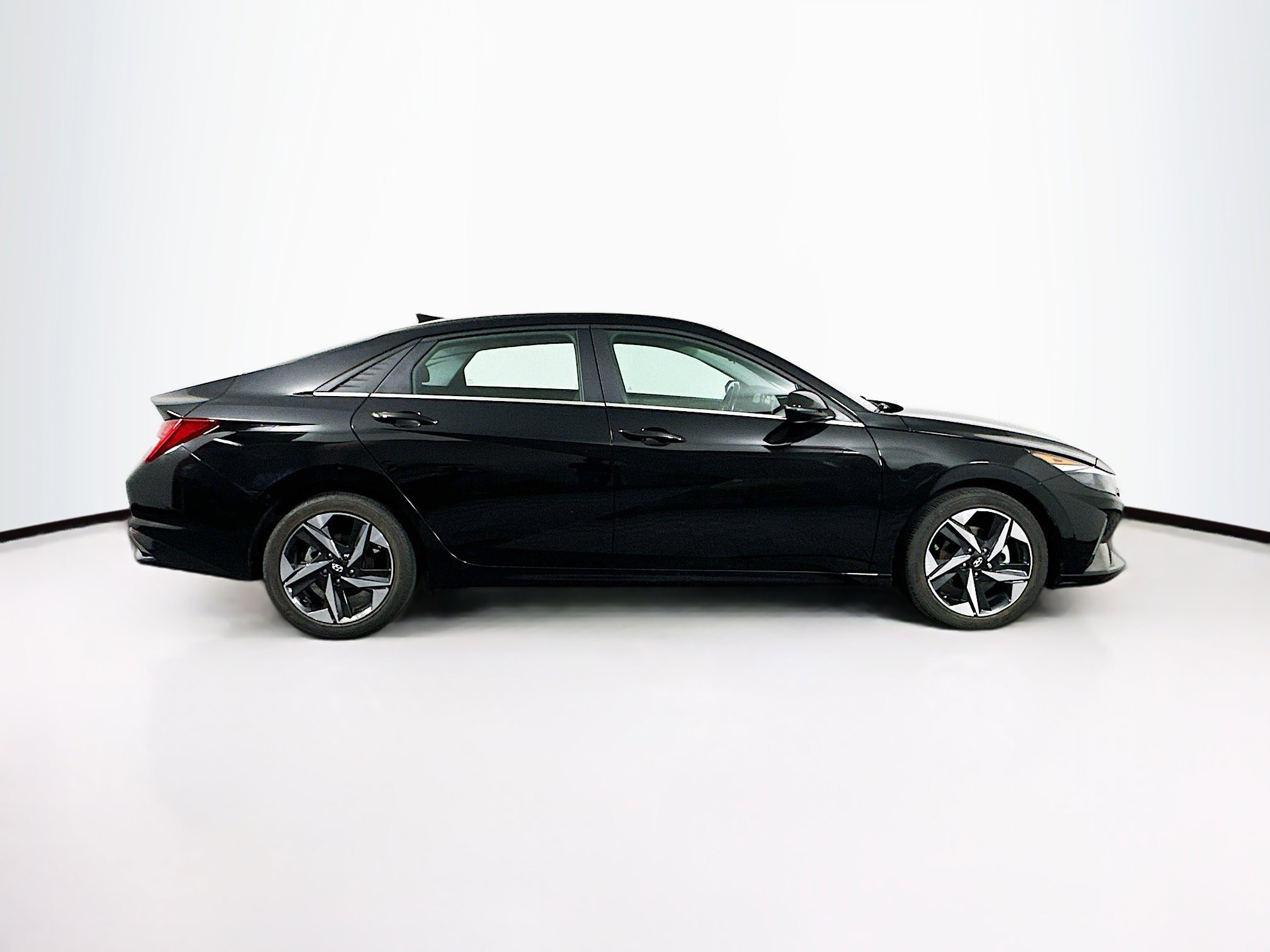 Used 2022 Hyundai Elantra SEL w/ Convenience + Premium Package FWD image 10