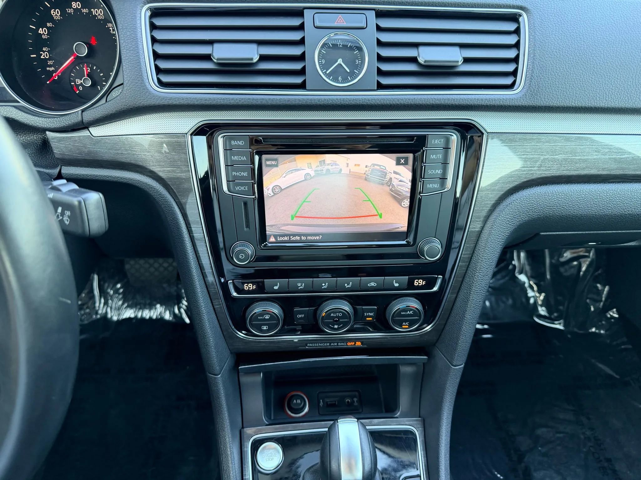 Used 2017 Volkswagen Passat 1.8T SE w/ SE Lighting Package image 19