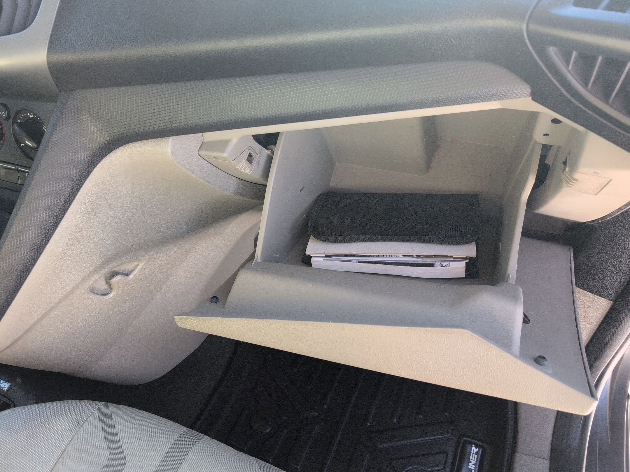 Used 2015 Ford Transit Connect XLT image 30