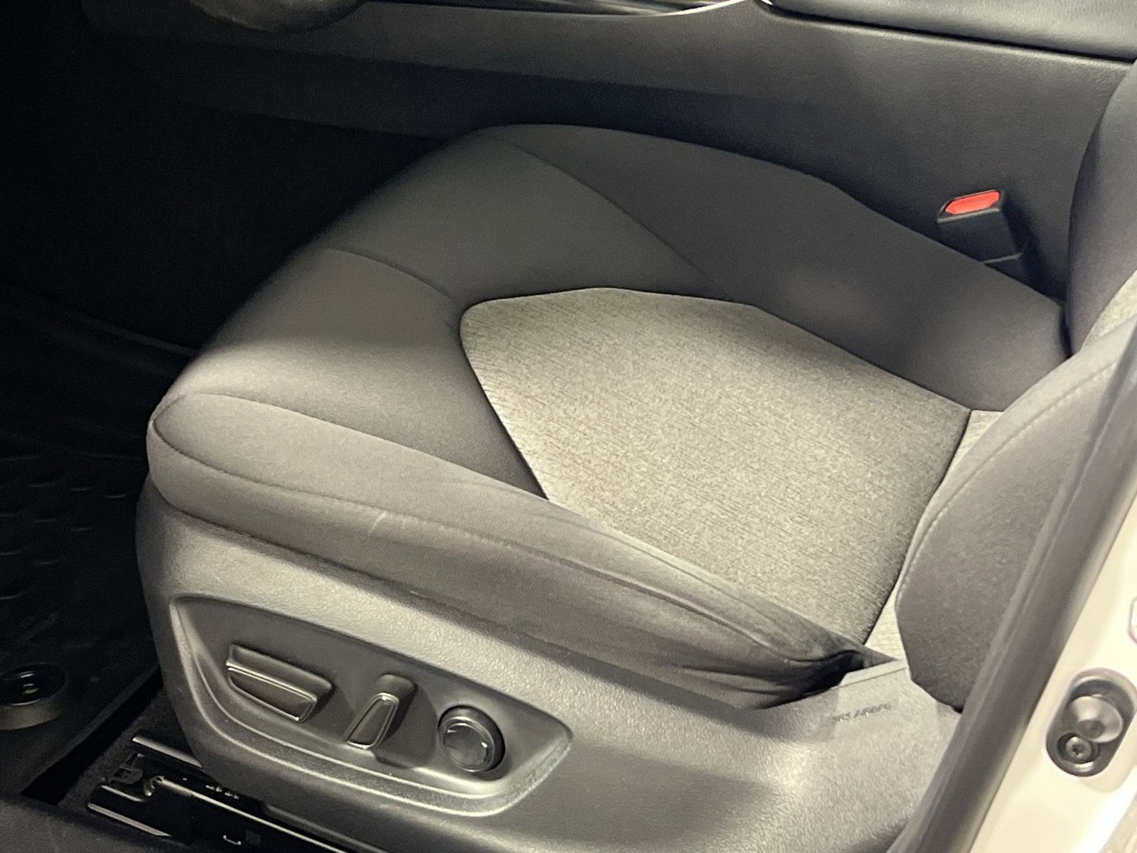 Used 2018 Toyota Camry LE image 8