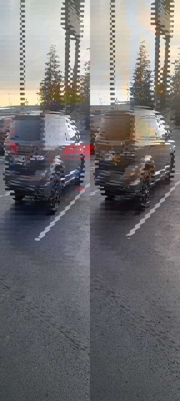 Used 2019 Dodge Journey SE w/ Premium Group image 3