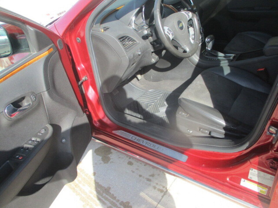Used 2010 Chevrolet Malibu LT image 9