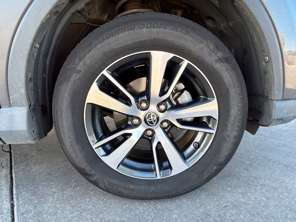 Used 2018 Toyota RAV4 XLE AWD/4WD image 43