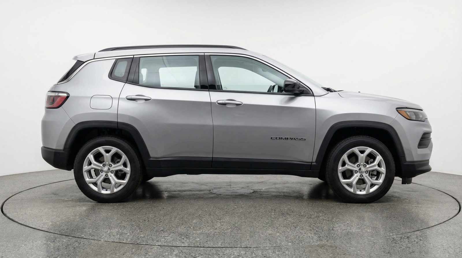 Used 2025 Jeep Compass Latitude image 11