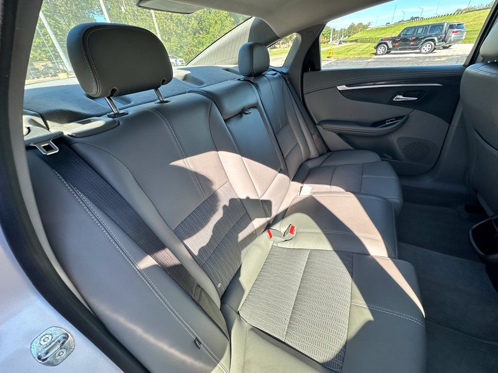 Used 2017 Chevrolet Impala LT w/ Convenience Package FWD image 12