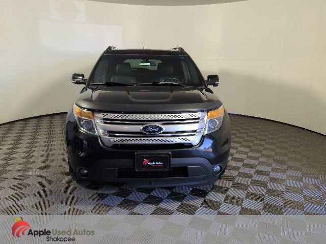 Used 2014 Ford Explorer XLT w/ Equipment Group 202A AWD/4WD image 2