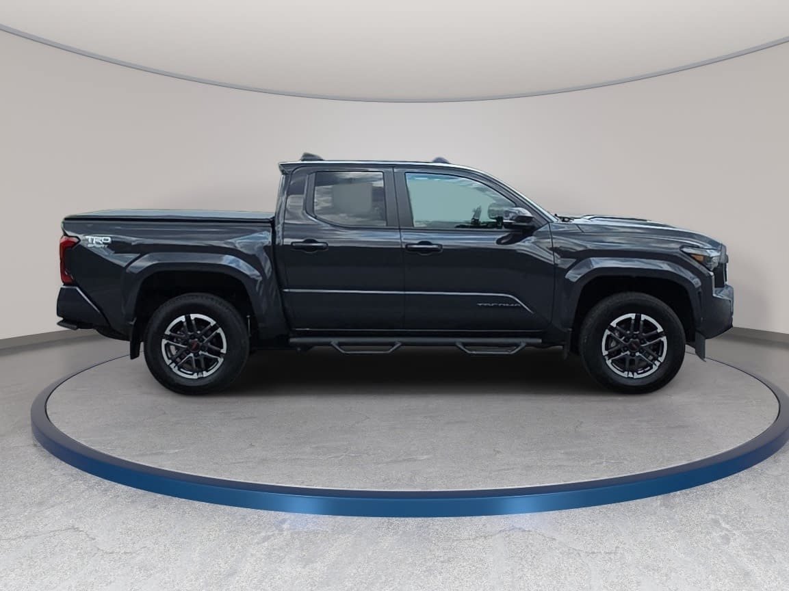 Used 2024 Toyota Tacoma TRD Sport w/ TRD Sport Upgrade Package AWD/4WD image 4