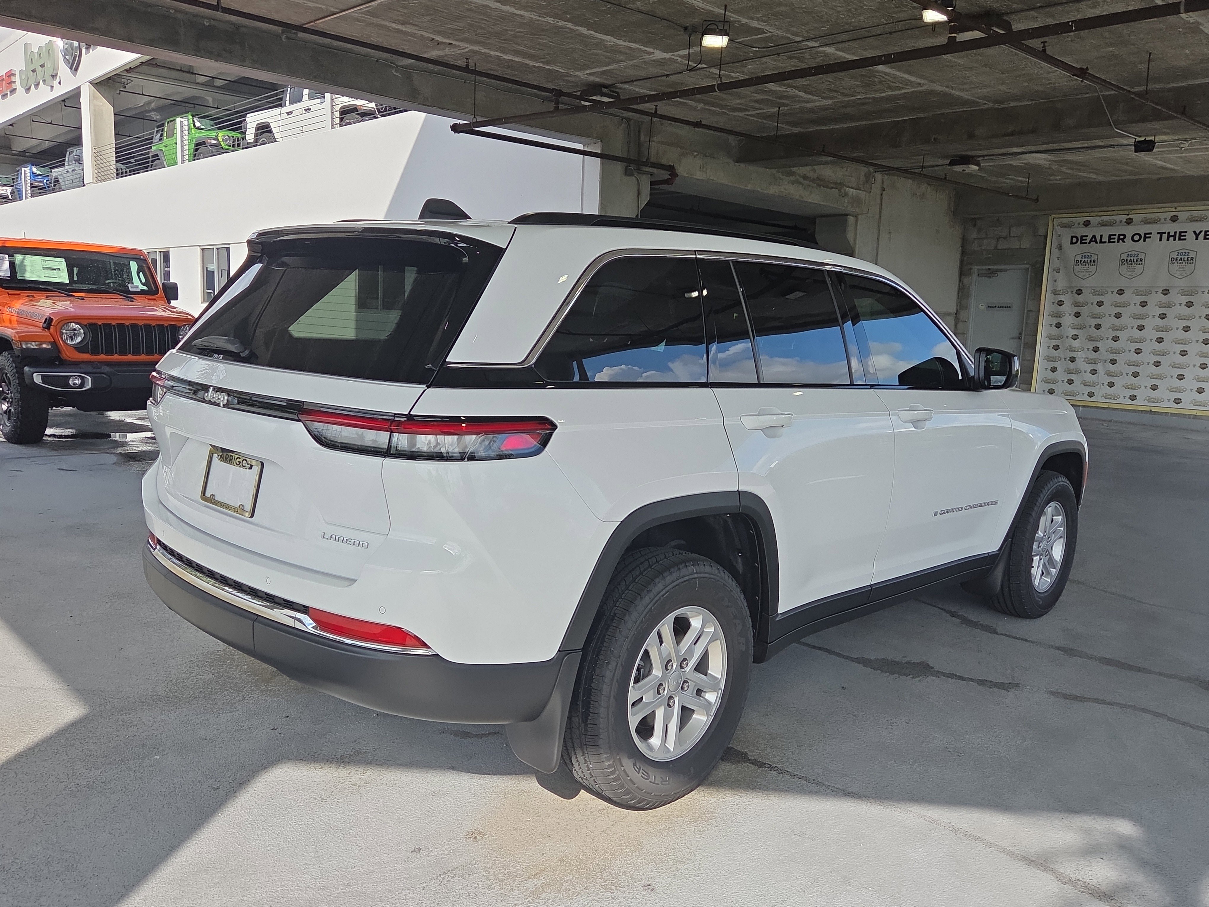 New 2025 Jeep Grand Cherokee Laredo w/ MOPAR Finishing Package RWD image 5