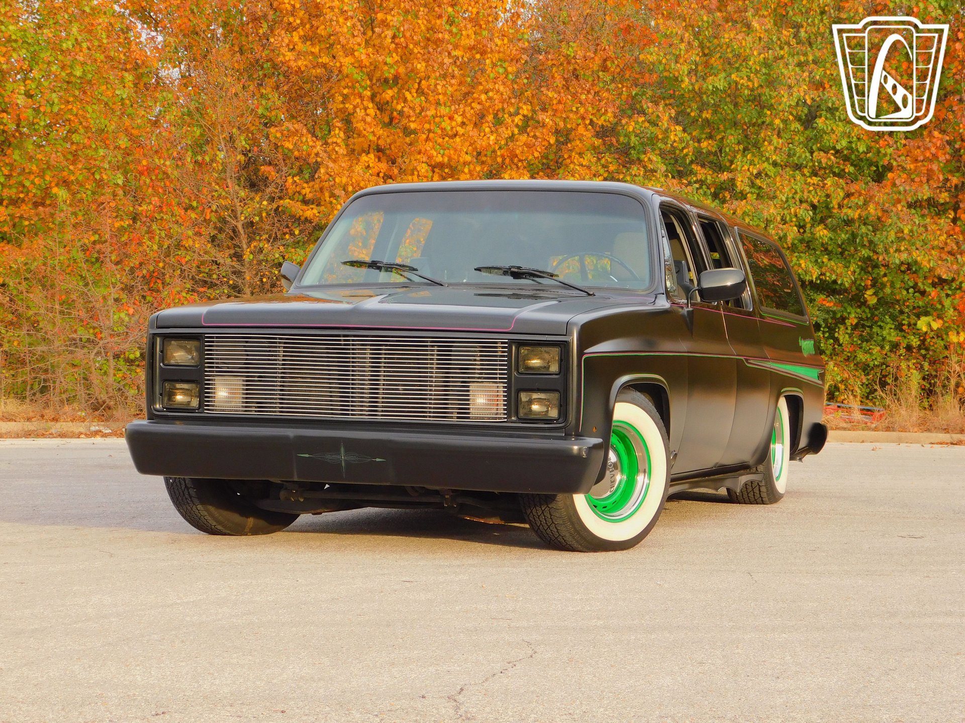 Used 1988 Chevrolet Suburban 2WD image 2