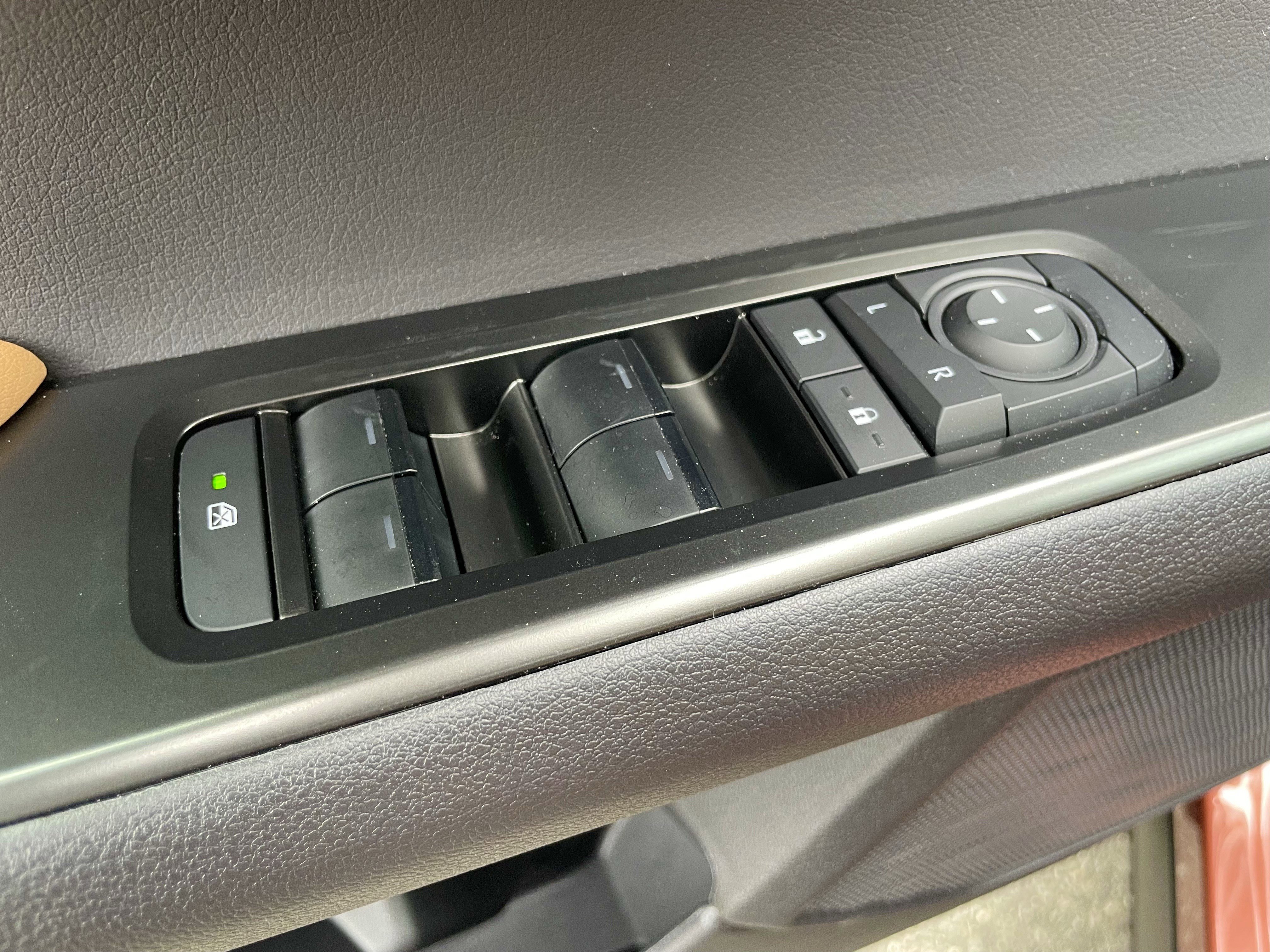 Used 2025 Lexus UX 300h AWD image 11