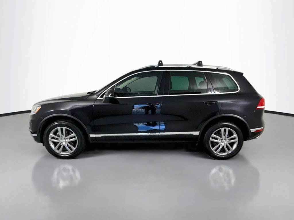 Used 2016 Volkswagen Touareg VR6 AWD/4WD image 2