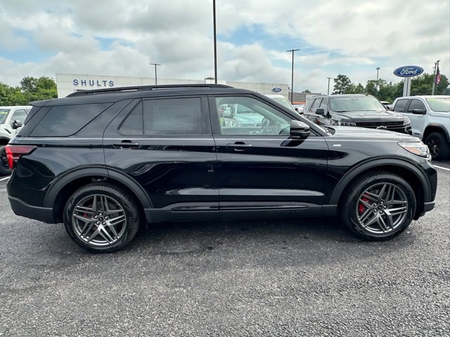 New 2026 Ford Explorer ST-Line w/ ST-Line Street Pack AWD/4WD image 4