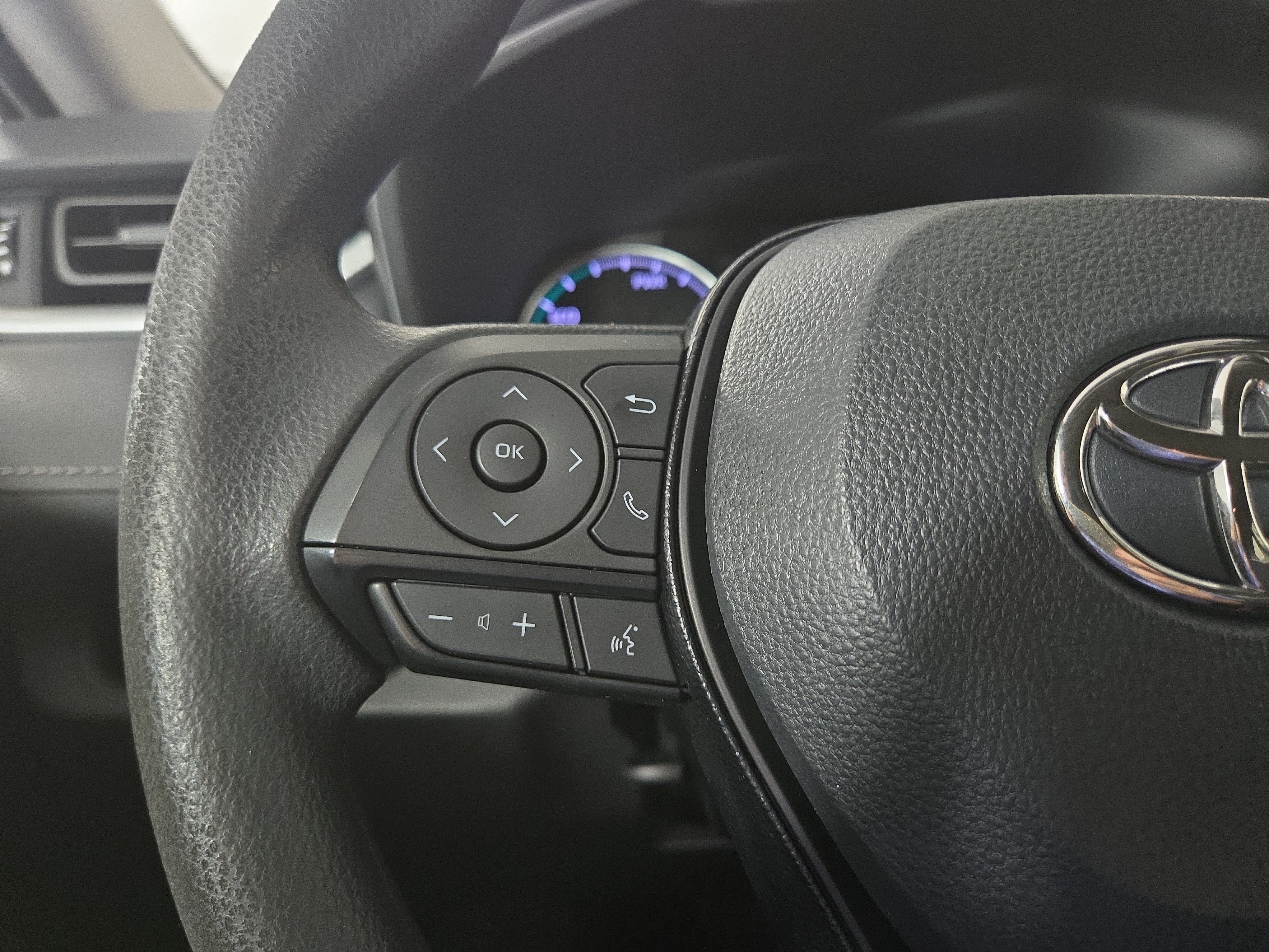 Used 2021 Toyota RAV4 LE AWD/4WD image 16