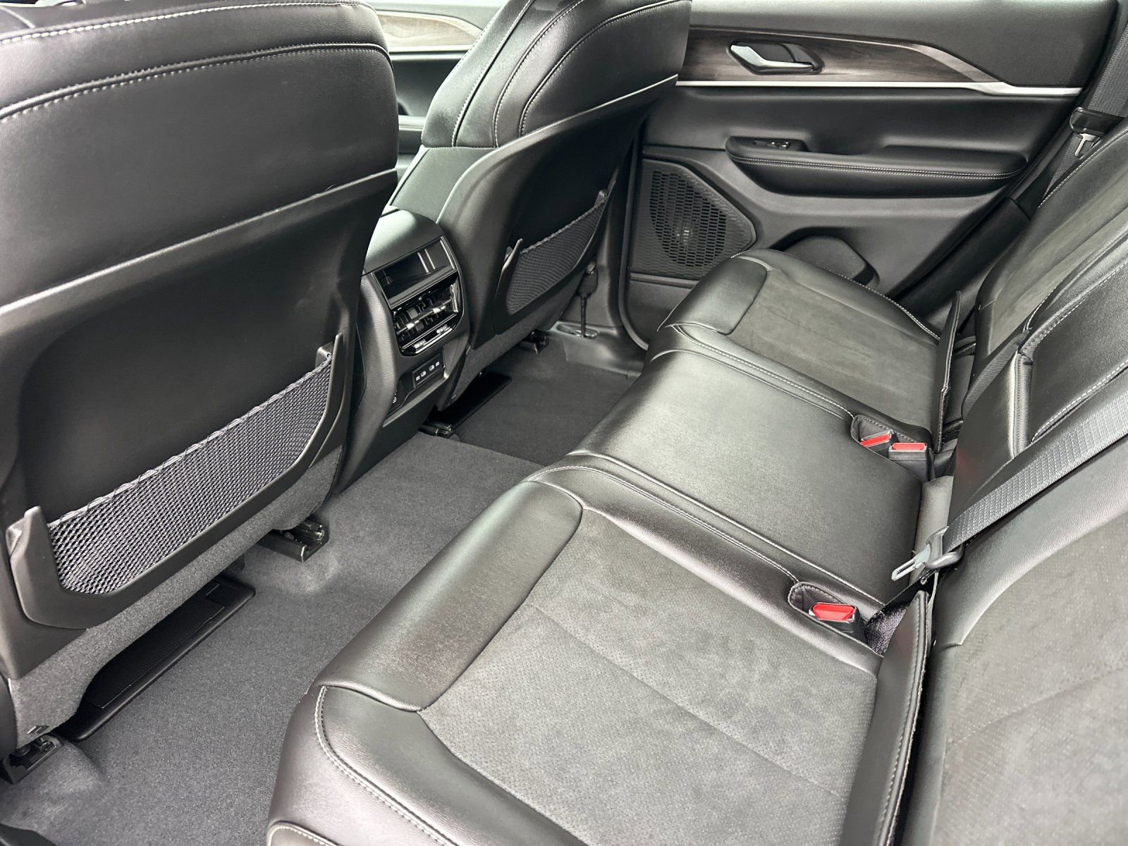 New 2026 Jeep Grand Cherokee Altitude AWD/4WD image 11