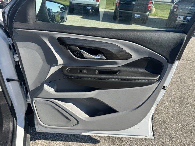 Used 2023 GMC Terrain SLT w/ Tech Package image 32