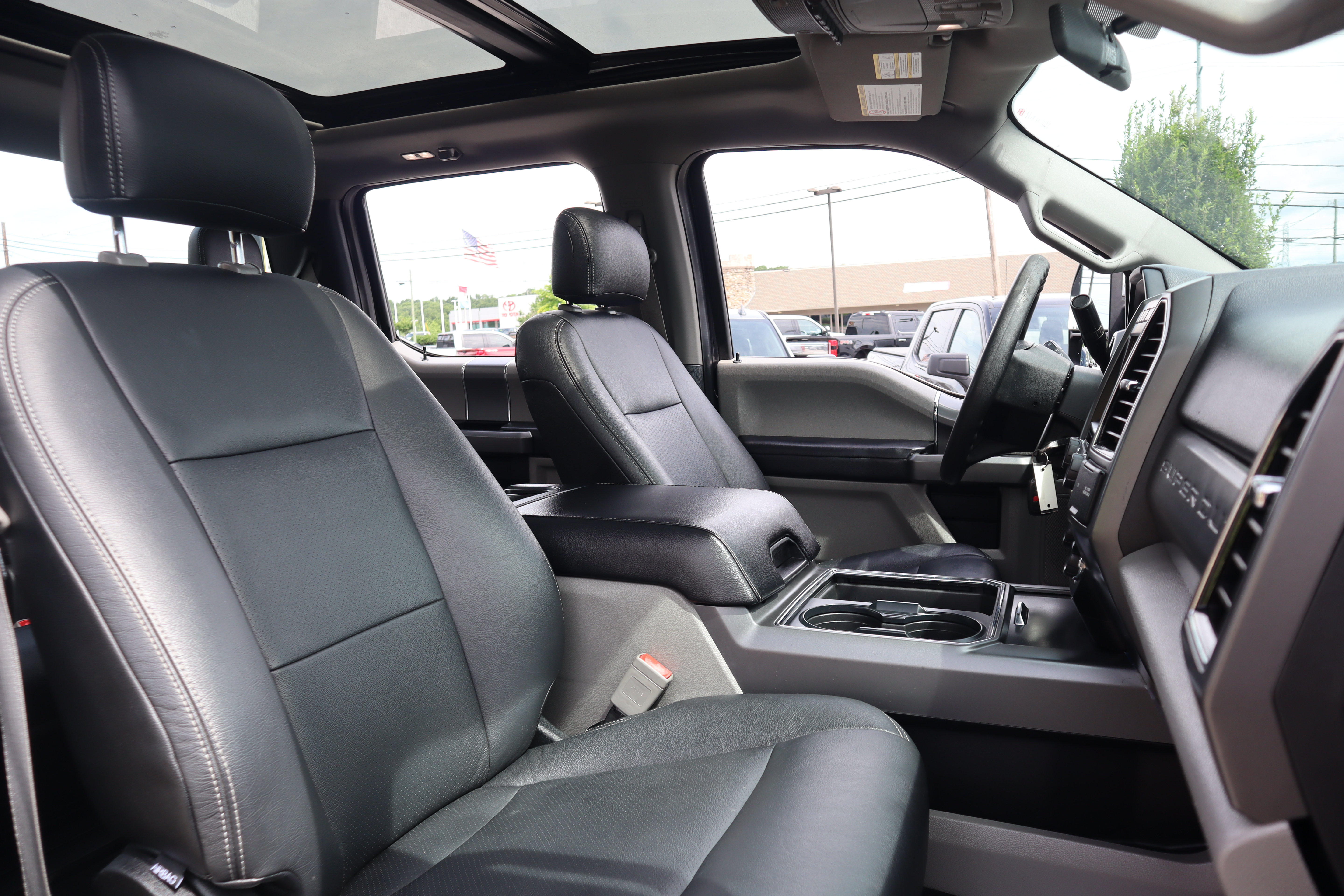 Used 2019 Ford F350 XLT w/ XLT Premium Package AWD/4WD image 33
