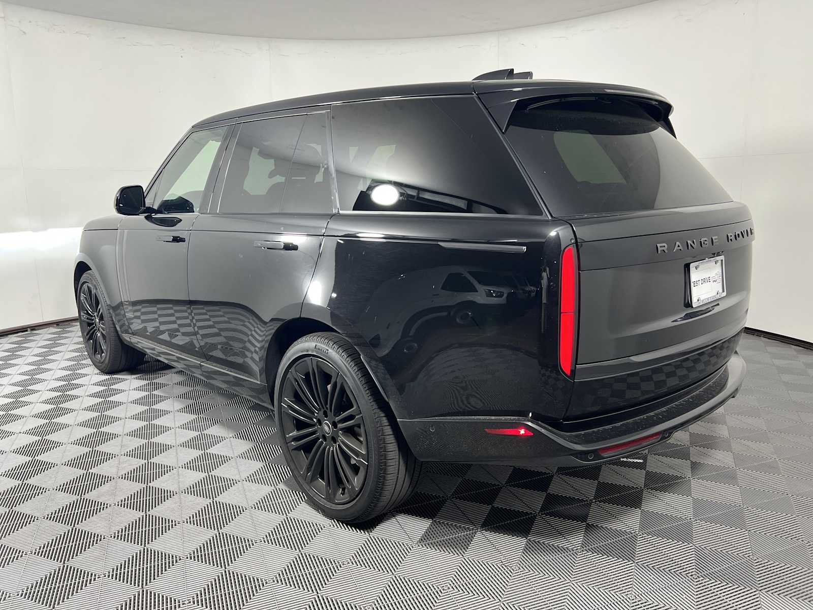 Used 2025 Land Rover Range Rover SE AWD/4WD image 5