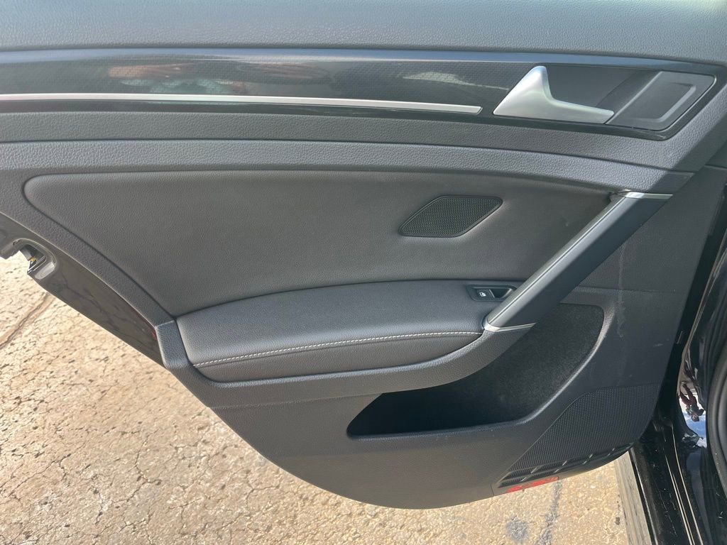 Used 2017 Volkswagen Golf R 4-Door image 25