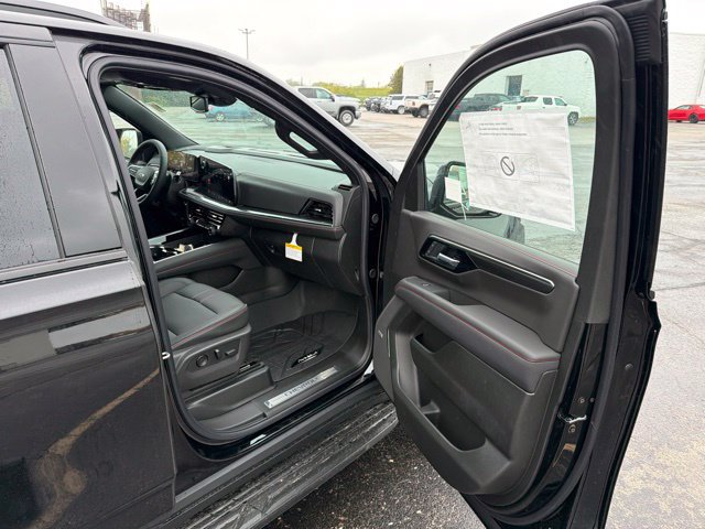 New 2026 Chevrolet Suburban RST w/ RST Capability Package AWD/4WD image 32