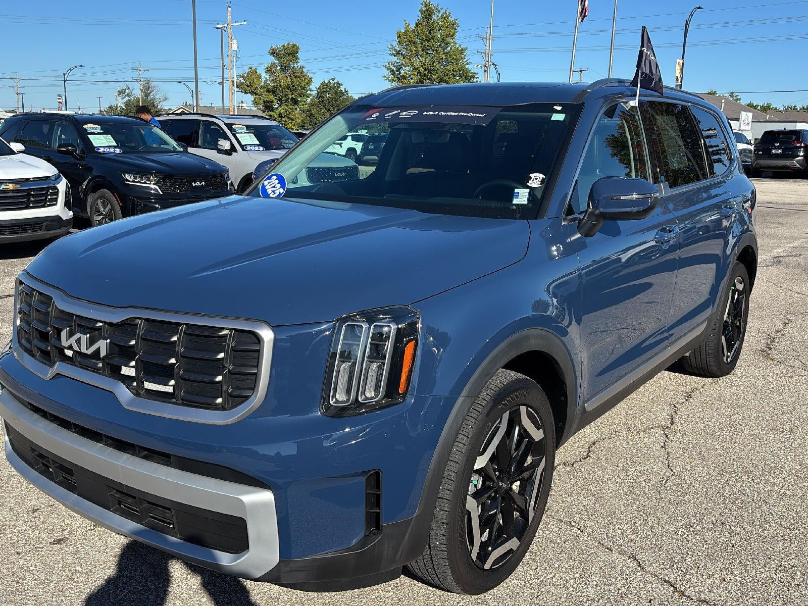 Certified 2025 Kia Telluride S FWD image 3