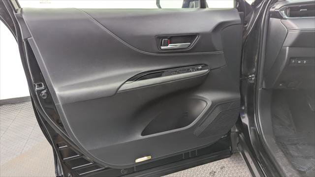 Used 2021 Toyota Venza LE image 13