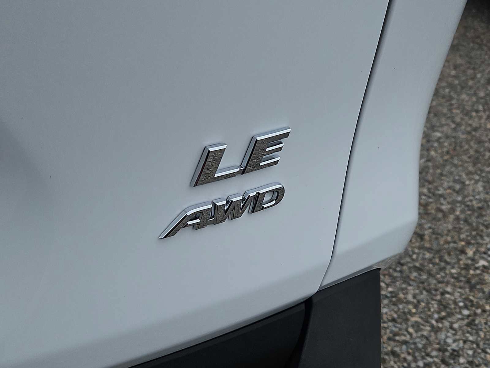 Used 2019 Toyota RAV4 LE w/ Carpet Mat Package AWD/4WD image 12