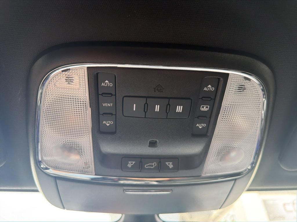 Used 2020 Jeep Grand Cherokee Overland AWD/4WD image 49