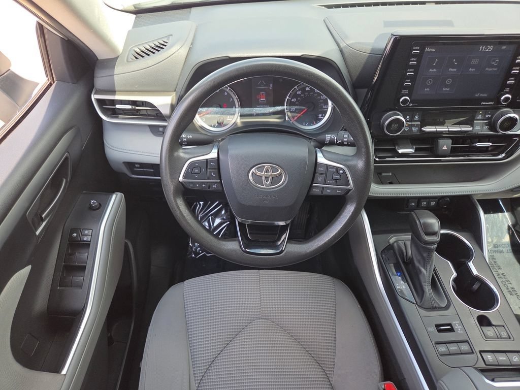 Used 2021 Toyota Highlander L AWD/4WD image 5