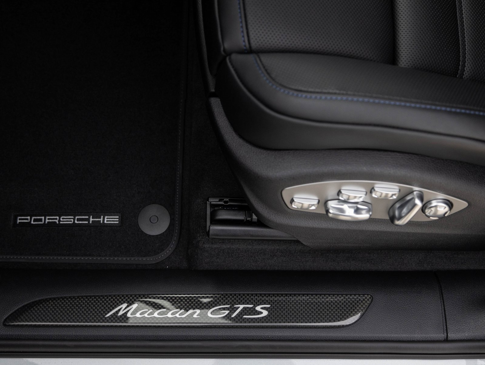 New 2026 Porsche Macan GTS image 21