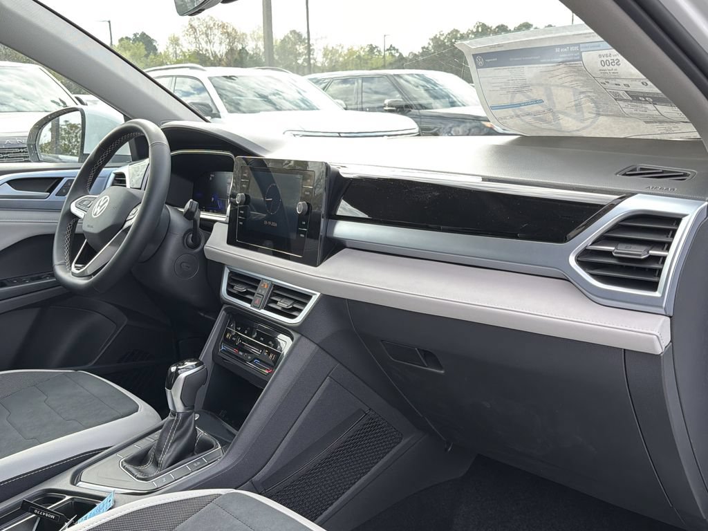 New 2026 Volkswagen Taos SE FWD image 20