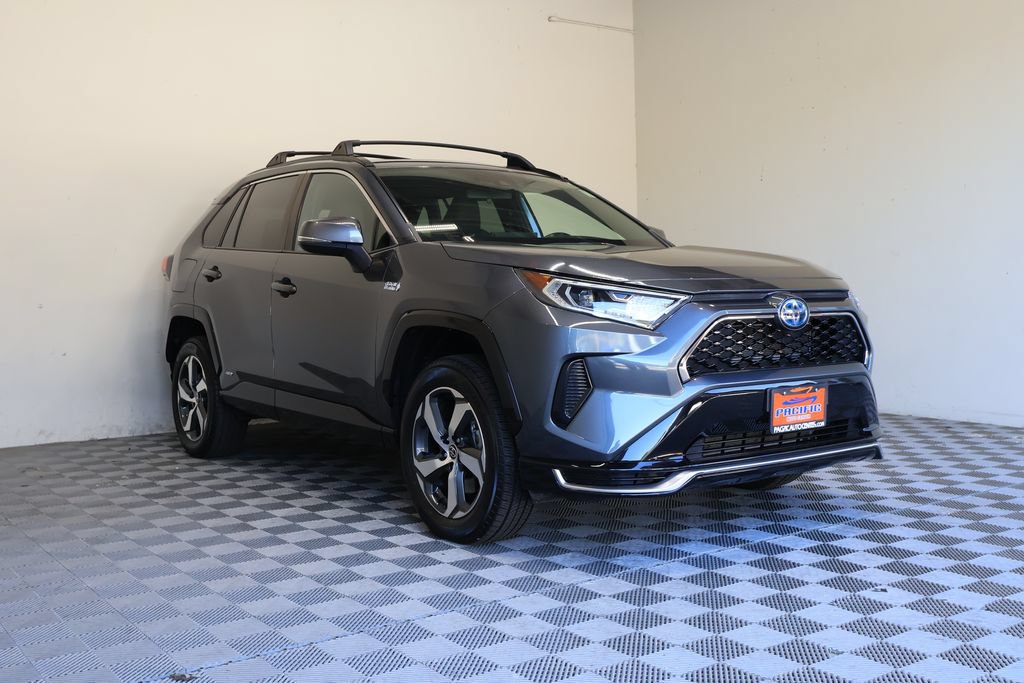 Used 2021 Toyota RAV4 SE w/ Weather & Moonroof Package AWD/4WD image 6