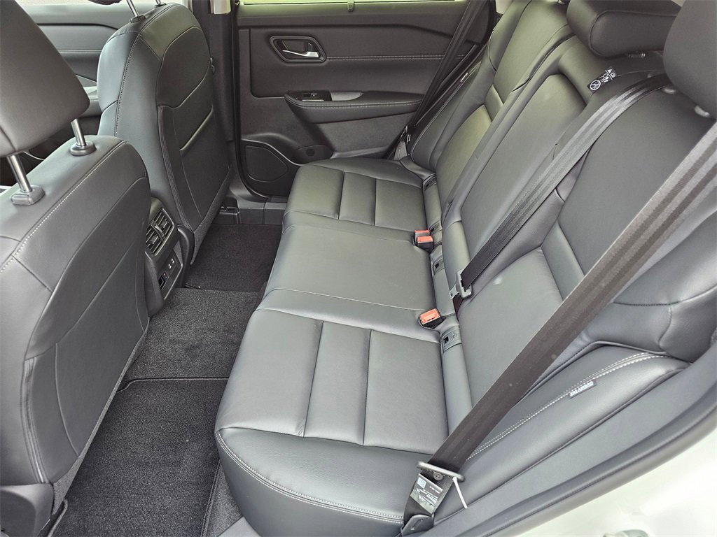 New 2025 Nissan Rogue SL w/ Tech Package image 5