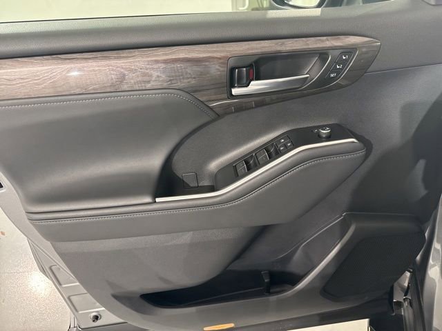 New 2026 Toyota Highlander Platinum image 22